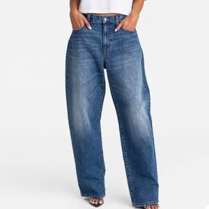 KBB By Kahlana Woman's Barrel Jeans. Size 8